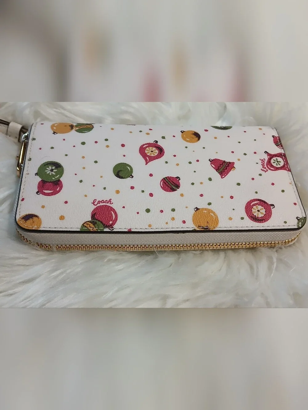 Coach White Leather Ornament Zip Wristlet/Wallet with Gold Hardware - Picture 6 of 7